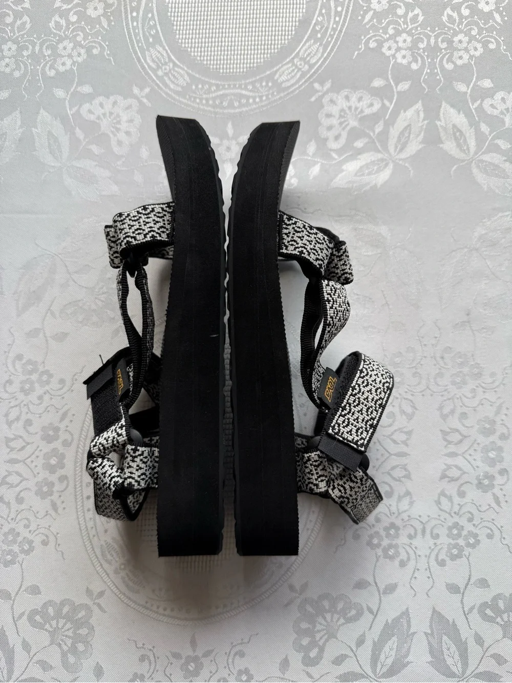 Teva Midform Black/White Boho Geometric Patterned Strap Sandals Women’s Size 8